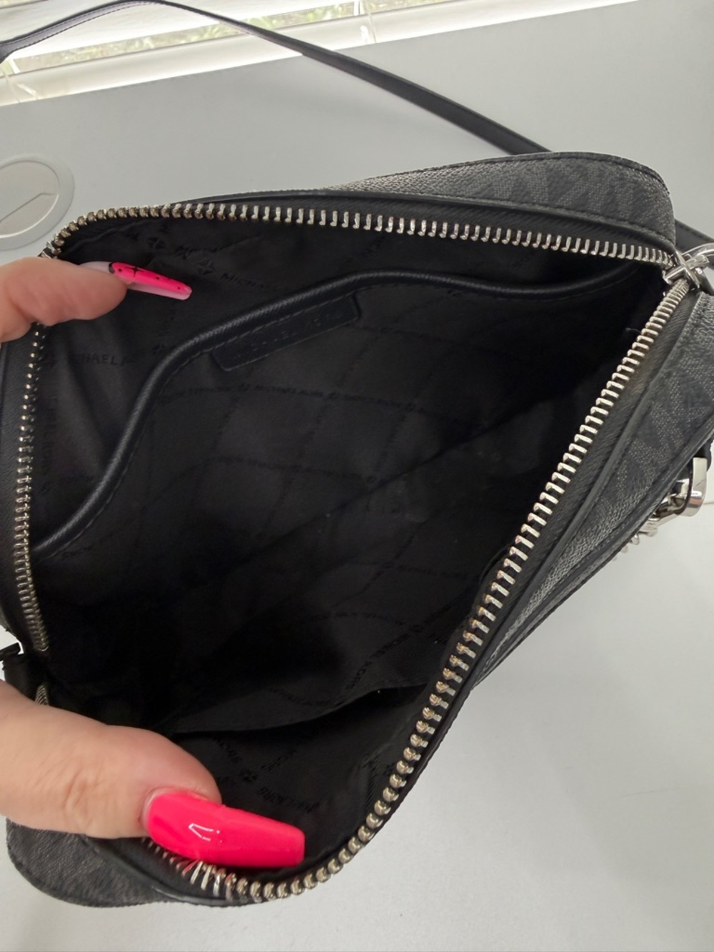 Michael Kors Black MK Signature SAFFIANO LEATHER Chain Crossbody - Picture 4 of 5
